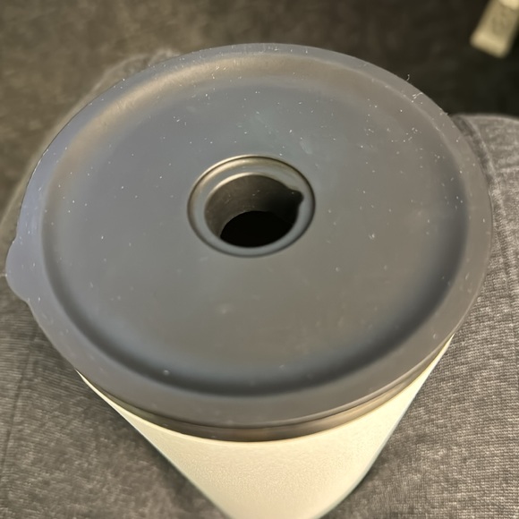 Hydro Flask 28 oz tumbler - Picture 3 of 6